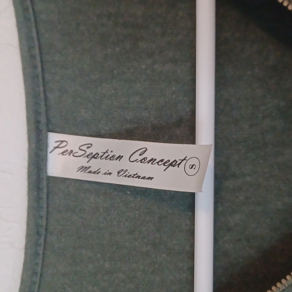 PerSeption Concept Forest Green Tank Top With Gold Zipper Womans Size Small - Picture 5 of 5